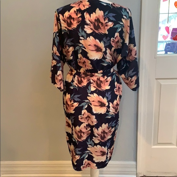 Altar’d State Floral Robe - Picture 4 of 6